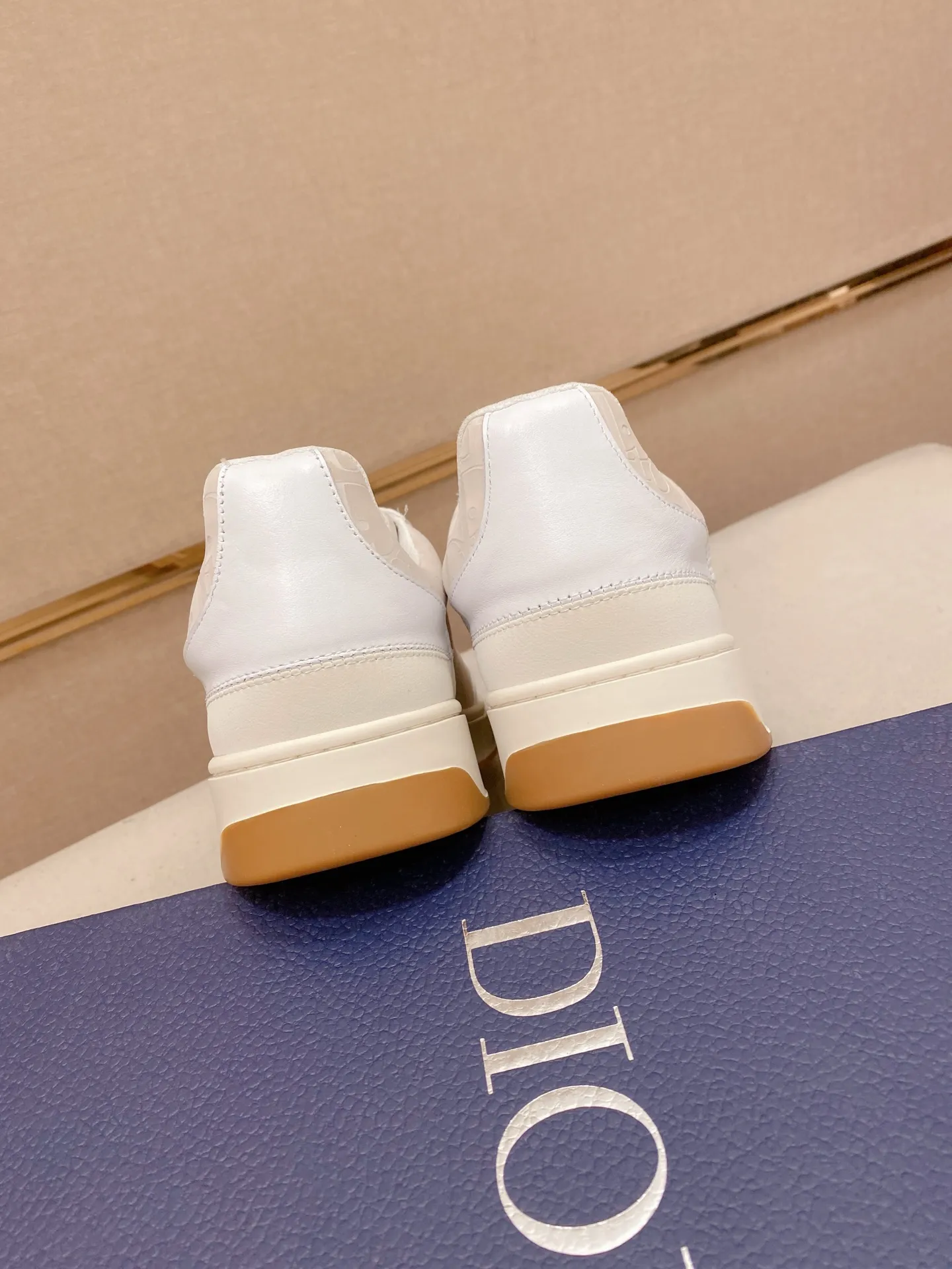 Men's shoes 💰: 400💰 [Dior·Dior] New casual sports style men's shoes, new spring and summer design, perfect workmanship, lace-up lazy style to create wardrobe quality, upper: imported cowhide, sheepskin lining is soft and comfortable, ultra-light TPU wear-resistant outsole, simple, versatile fashion men's shoes, excellent color code number 38--44. (Can be customized for 45 non-refundable)